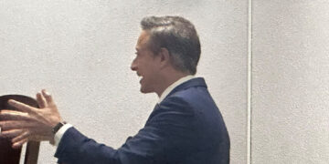 Jean Alain asume defensa y ataca a abogados estatales