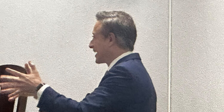 Jean Alain asume defensa y ataca a abogados estatales