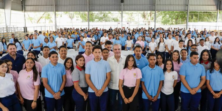 Jóvenes de Ocoa valoran obras y diálogo con Abinader