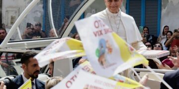 León se reúne con familias de jóvenes muertos por vertido ilegal de tóxicos en Italia