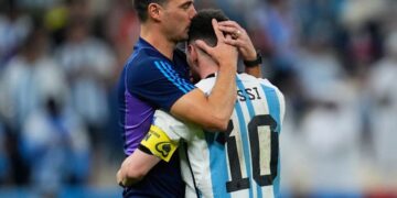 De técnico novato a campeón mundial. Scaloni ante desafío de replicar su mejor obra con Argentina