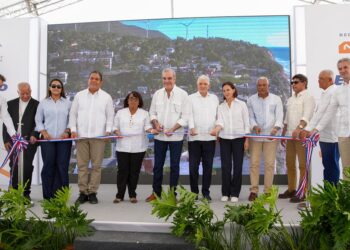 Presidente Abinader inaugura carretera Enriquillo–El Higüero en Barahona