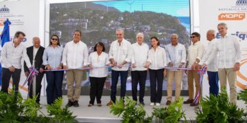 Presidente Abinader inaugura carretera Enriquillo–El Higüero en Barahona