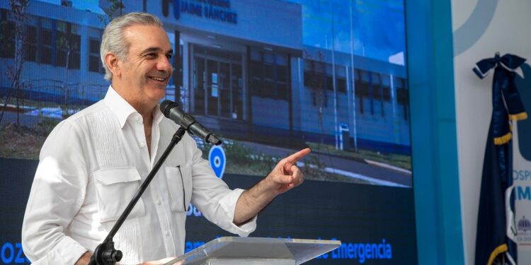 Abinader entrega remozado y ampliado el Hospital Jaime Sánchez en Barahona