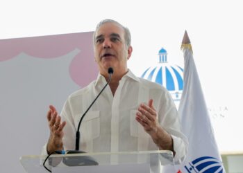 Abinader entrega en Haina 1,279 títulos de propiedad y beneficia 6,385 personas