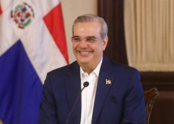 Solidaridad presidencial: Abinader dona 5.3 millones de su salario