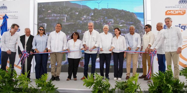 Presidente Abinader inaugura carretera Enriquillo–El Higüero en Barahona