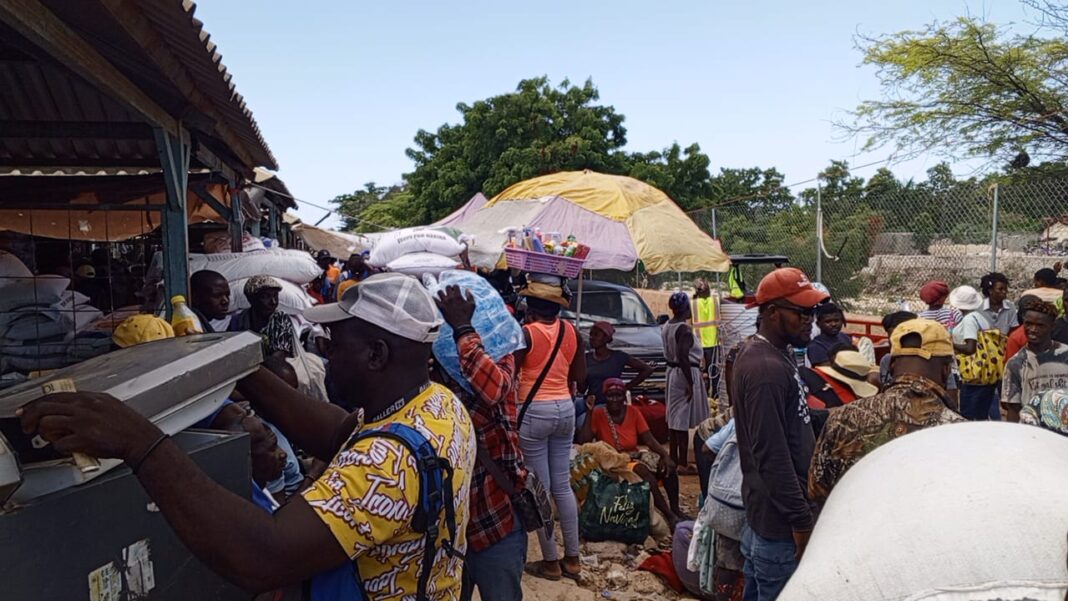 Mercado fronterizo en Pedernales es regular sin control migratorio solo con chequeo visual