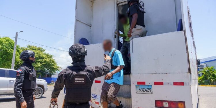 DGM deporta más de mil extranjeros en condición migratoria irregular