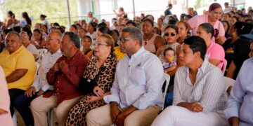 PROPEEP y DASAC llevan alegría a las madres de Baitoa y Santiago