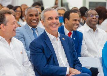 Abinader y Beltrán inauguran moderno Centro Multiservicios e infraestructuras en la UAS