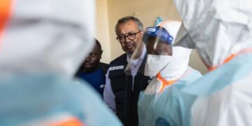 El jefe de la OMS celebra 5 recuperaciones de ébola al inaugurar un centro de tratamiento en Congo