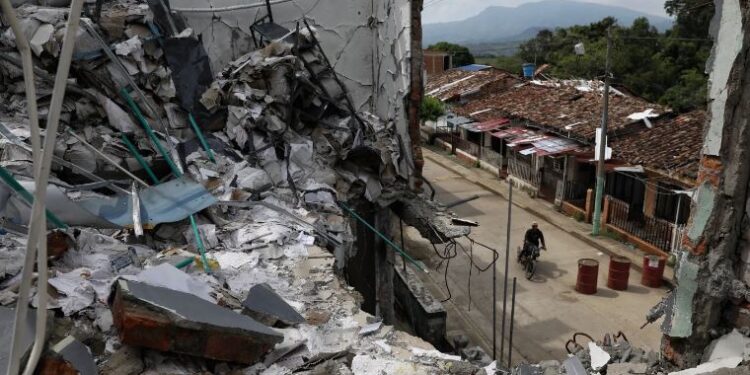 Miedo de mirar al cielo: drones con explosivos tensan la recta final de las elecciones en Colombia