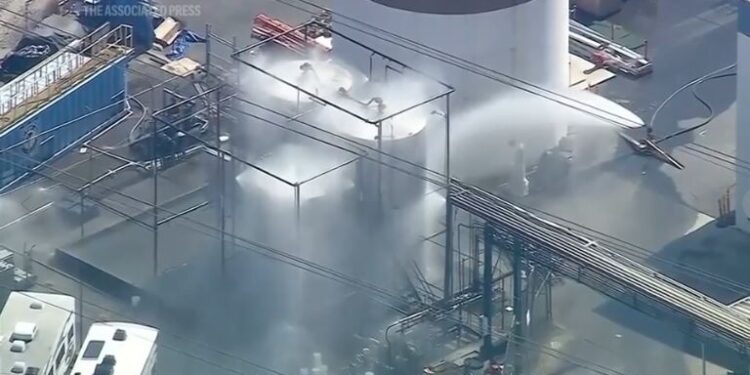 Evacuación masiva en California por fuga química