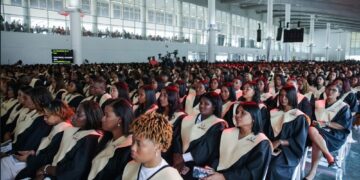 Raquel Peña destaca la labor de la UFHEC en su graduación 48