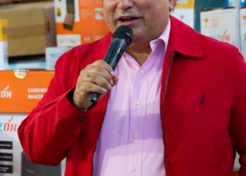 Víctor Pavón celebra el» Día de las Madres» a cientos de mujeres en SDN