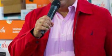 Víctor Pavón celebra el» Día de las Madres» a cientos de mujeres en SDN