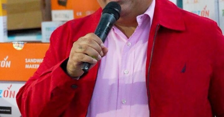Víctor Pavón celebra el» Día de las Madres» a cientos de mujeres en SDN