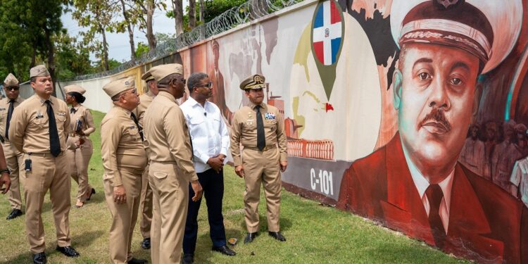 Propeep rinde homenaje a la Armada con Paseo de los Colores