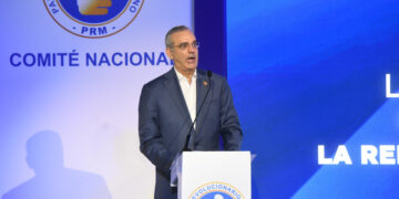 Abinader llama a la unidad en el PRM; dice que las diferencias no deben promover divisiones