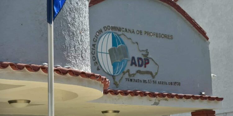 ADP rechaza informe de EDUCA y revela millonaria inversión recibida por la entidad a través del MINERD