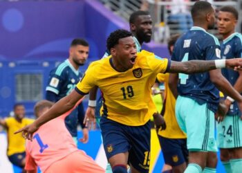 Ecuador se clasifica a dieciseisavos al vencer 2-1 a Alemania con gol de Plata a los 71 minutos