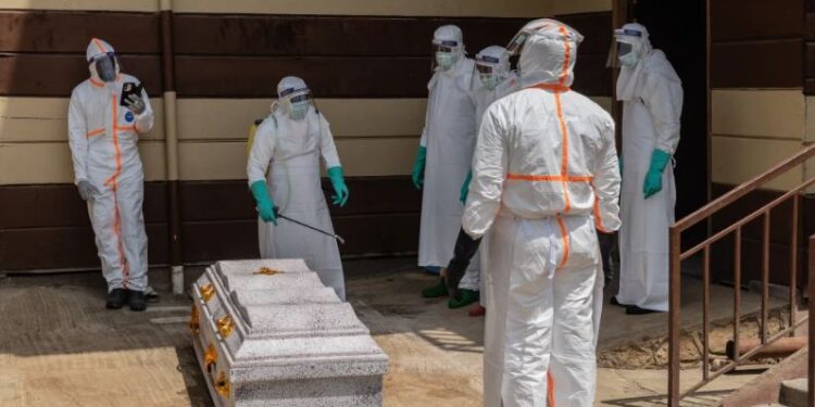 Los casos de ébola en el Congo suben a 782 y muertes llegan a 181