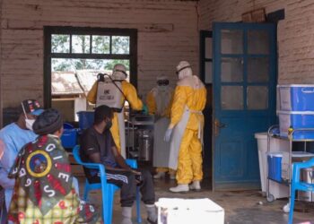 El ébola en el Congo ha dejado más de 100 muertos, mientras el conflicto ralentiza la respuesta