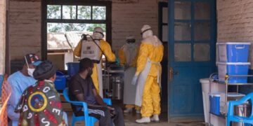 El ébola en el Congo ha dejado más de 100 muertos, mientras el conflicto ralentiza la respuesta