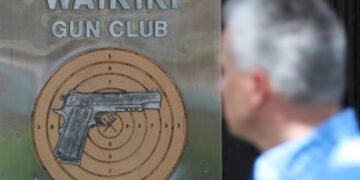 Corte Suprema anula ley de Hawai que exigía permiso para portar armas en tiendas y hoteles