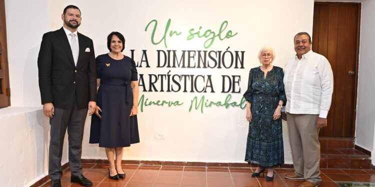 Franklin Soriano, Minerva Josefina (Minou) Tavárez y Manolo Tavárez encabezan la exposición "Un siglo. La dimensión artística de Minerva", en el Centro Cultural Banreservas de Santo Domingo.