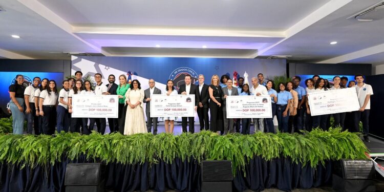 Boca Chica y el Distrito Nacional lideran concurso ‘Me Gradúo con el TCRD’