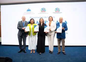 Congreso Nacional recibe guía impulsada por el Ministerio de la Mujer para fortalecer leyes con enfoque de igualdad
