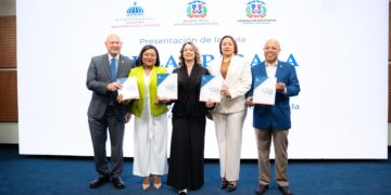 Congreso Nacional recibe guía impulsada por el Ministerio de la Mujer para fortalecer leyes con enfoque de igualdad