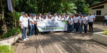 Vicepresidente de Seaboard y sus colaboradores realizan visita al Parque Ecológico Las Lagunas