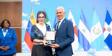 Ricardo de los Santos destaca estabilidad macroeconómica