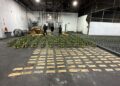 DNCD interviene carga de piñas con 121 láminas de presunta cocaína; arrestan un hombre