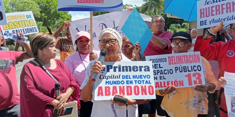 Comunitarios de Villa Duarte realizan protesta pacífica para exigir soluciones a sus problemáticas
