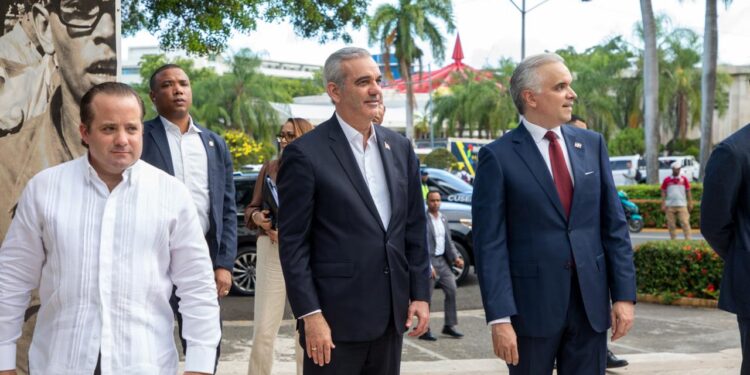 Abinader participa en acto de conmemoración por natalicio de Hatuey De Camps