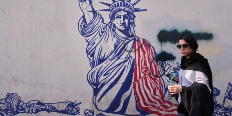 Israel ataca suburbios de Beirut