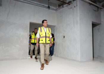 Ito Bisonó supervisa construcción del Hospital de Nisibón