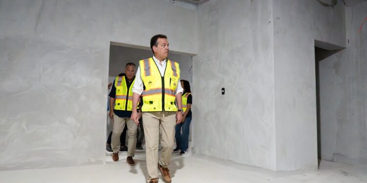 Ito Bisonó supervisa construcción del Hospital de Nisibón