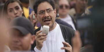 El candidato oficialista Iván Cepeda reconoce los resultados de la 1ra vuelta electoral en Colombia