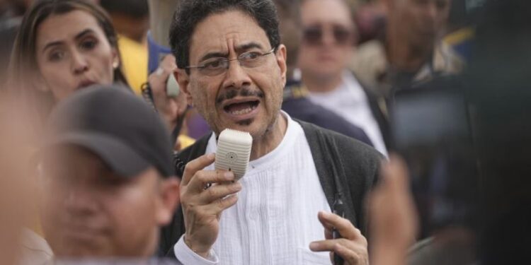 El candidato oficialista Iván Cepeda reconoce los resultados de la 1ra vuelta electoral en Colombia