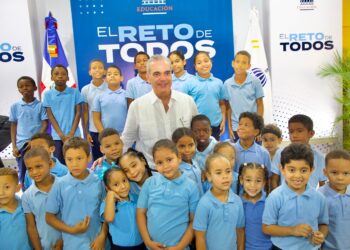 Abinader inaugura la Escuela Básica José Valentín Pérez Castro en La Noriega