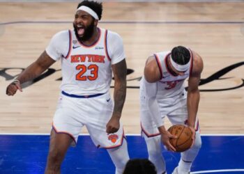 Los Knicks remontaron una desventaja de 29 puntos y vencieron a los Spurs 107-106