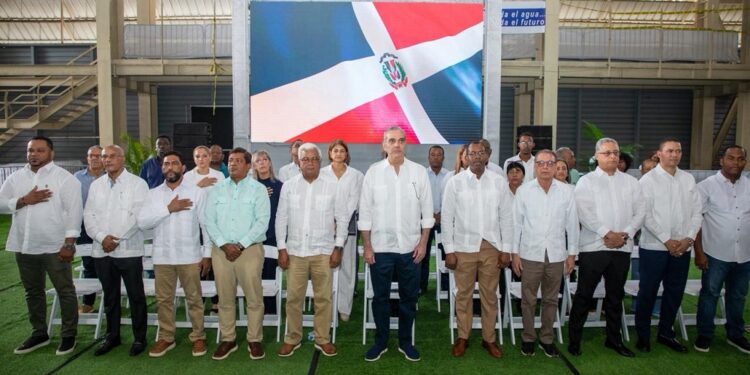 Presidente Abinader entrega títulos de propiedad a más de 4,000 personas de Villa Linda, Palmarejo y Pantoja