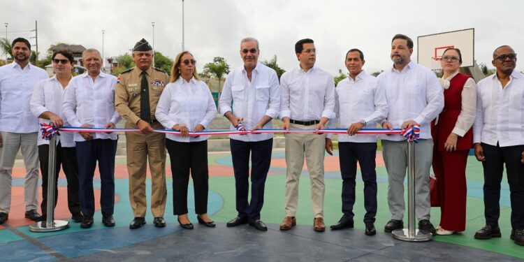 Presidente Abinader inaugura Bulevar de la Salud en Bajos de Haina
