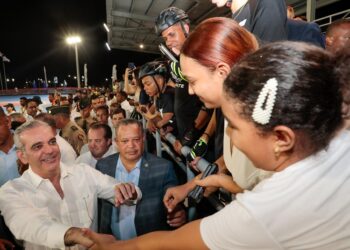 Presidente Abinader y alcaldesa Carolina Mejía inauguran el “Paseo 30 de Mayo”