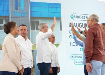 Abinader entrega remozamiento general y moderna área de Emergencia del hospital municipal de Cevicos